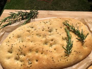 Bild: Focaccia mit Salz und Rosmarin